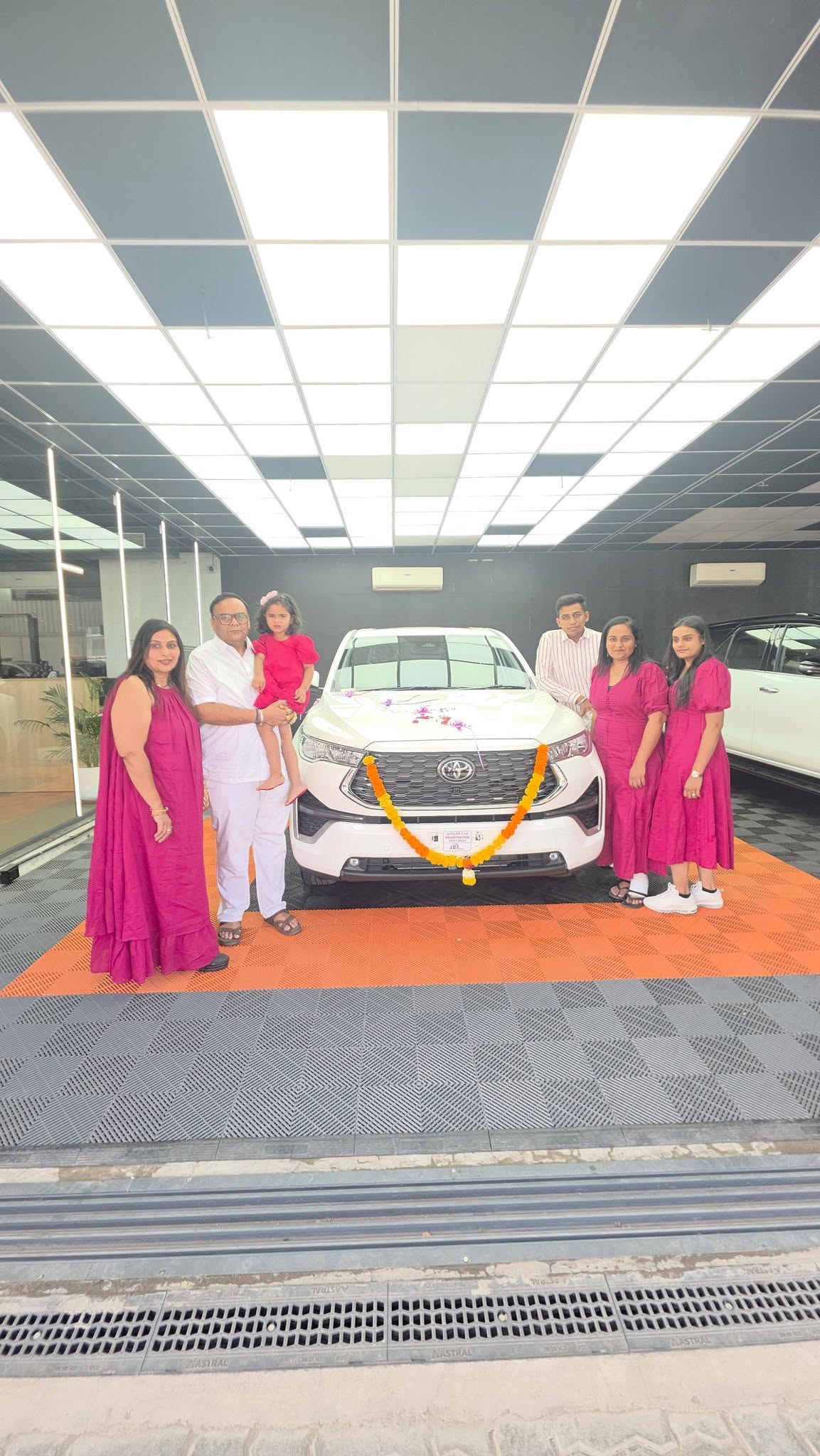 તા.૦૪-૦૪-૨૦૨૬ ના રોજ અમારા પરિવારના નવા સભ્ય તરીકે નવી ટોયોટા ઇનોવા હાઈક્રોસ ગાડી લેવામાં આવી.